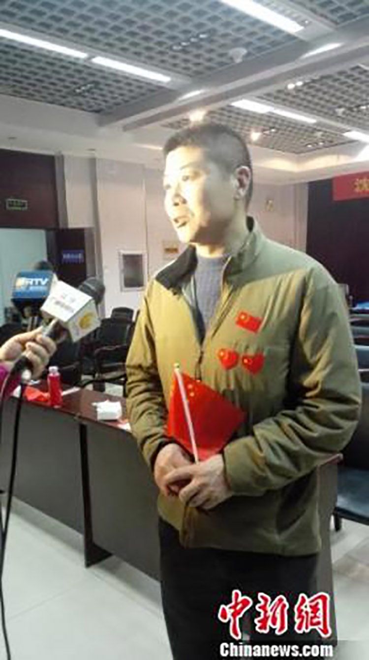 赛后beat365亚洲体育官方网站教练人员接受采访 朱明宇 摄