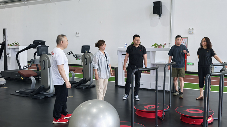 国家体育总局冬运中心短道速滑部来校开展调研