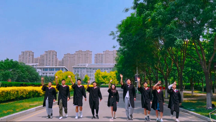 beat365亚洲体育官方网站2022届毕业视频——青春正好  奋力奔跑