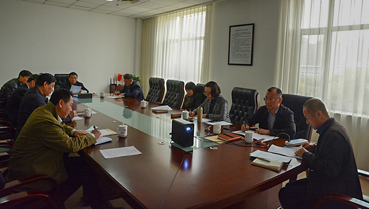 学校党委理论学习中心组进行集体学习