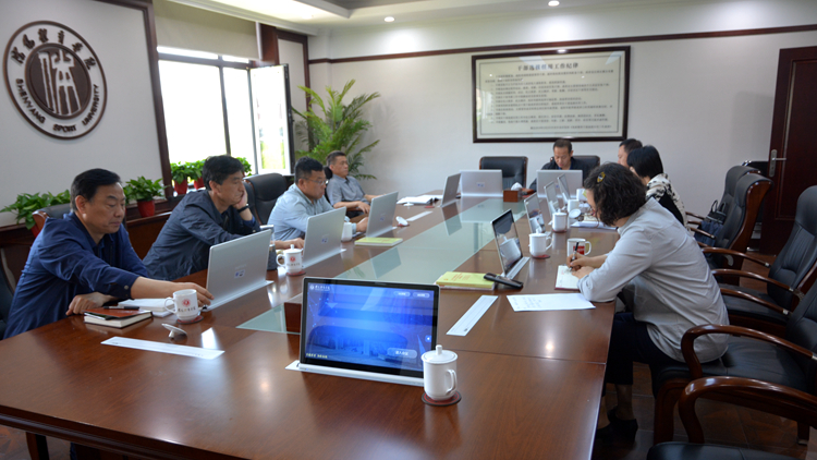 学校召开党委理论学习中心组第五次集中学习会