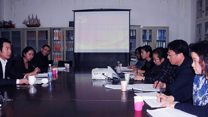 纪委书记王利印到管理与新闻传播学院党总支宣讲党的十九大精神