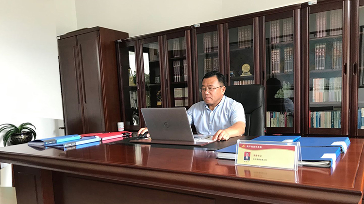 党委书记姚守齐为学生讲授形势与政策课