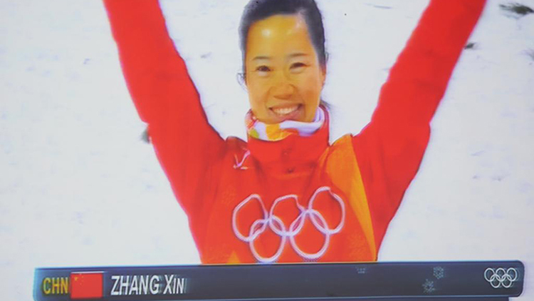 beat365运动员张鑫夺得平昌冬奥会女子自由式滑雪空中技巧比赛银牌