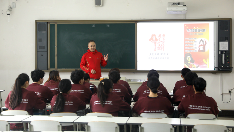 全国最美教师牛雪松教授为学生讲授“开学第一课”