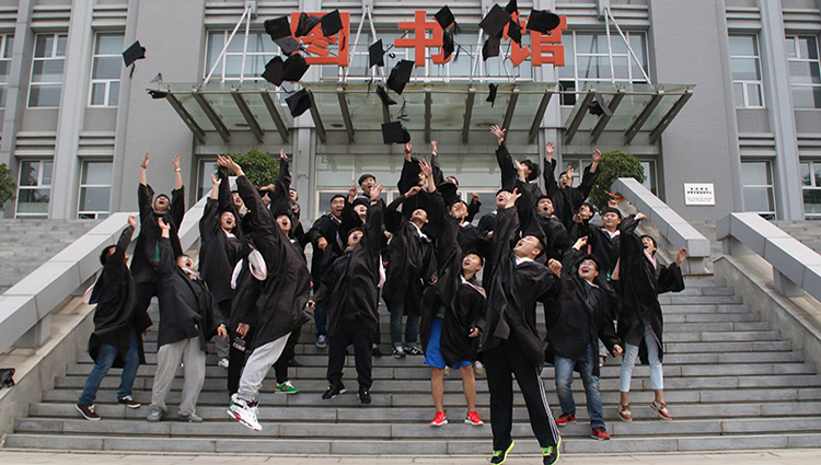 beat365亚洲体育官方网站2015届毕业视频--匆匆那年