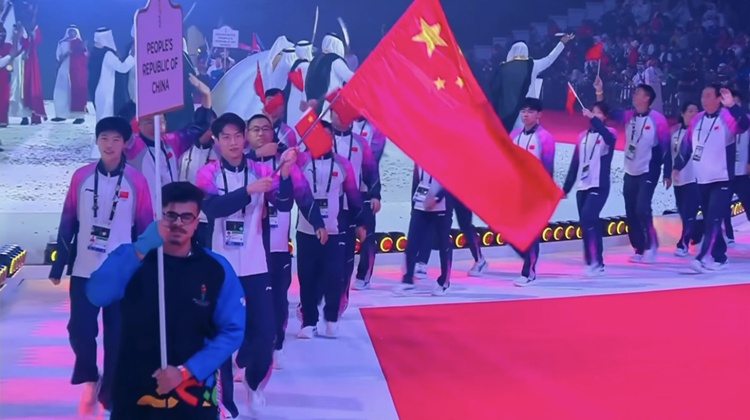 第三届亚洲青年运动会beat365跆拳道运动员王文俊担任中国体育代表团旗手