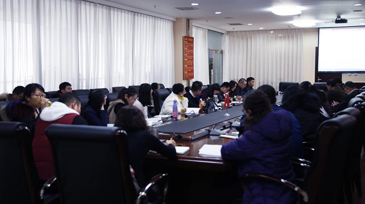 学校召开党委中心组理论学习（扩大）会 